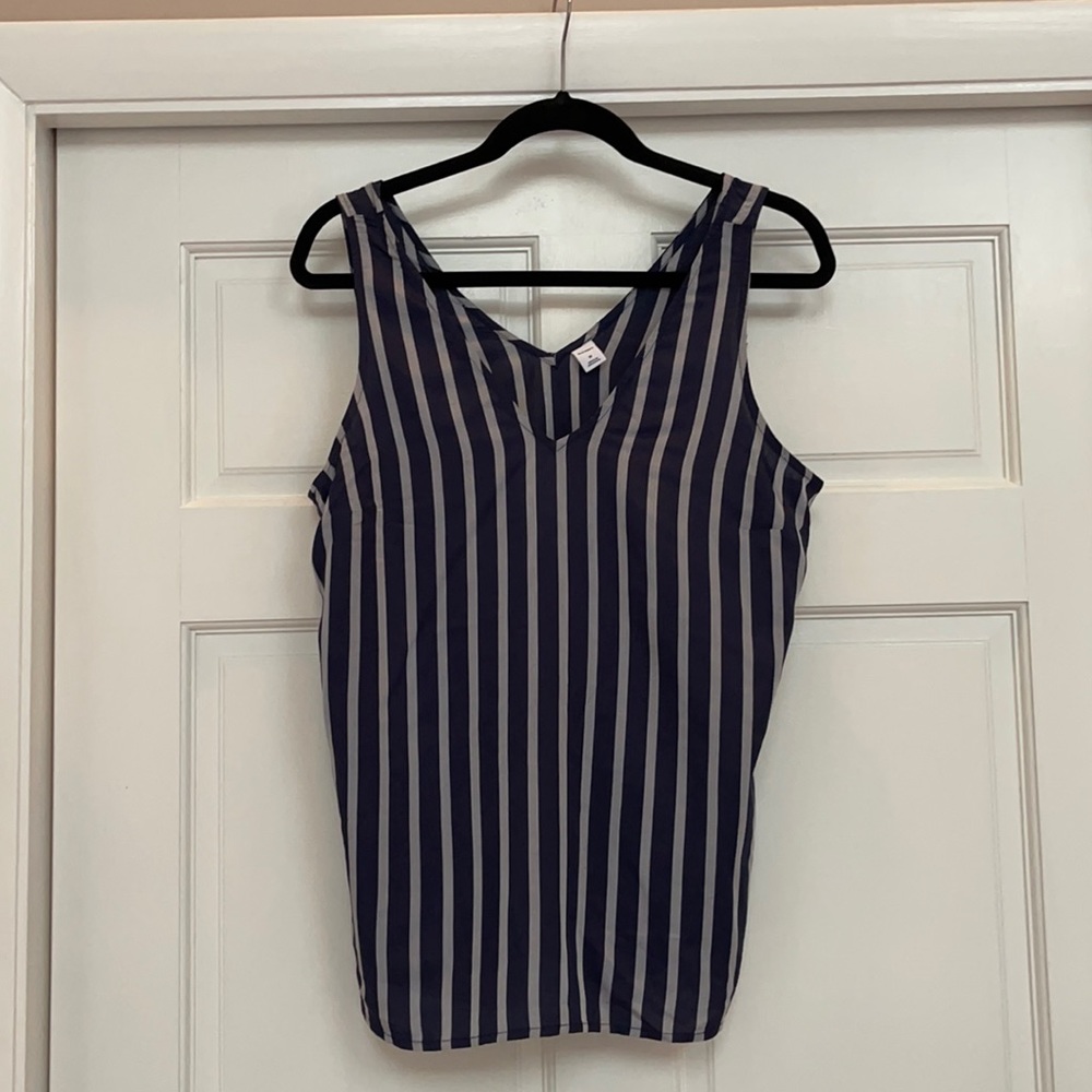 Old Navy V Neck Front and Back